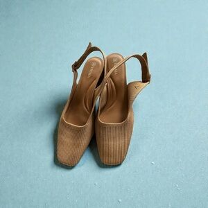 Vivaia women’s 42 size 10.5 Elegant Tan Slingback Heels